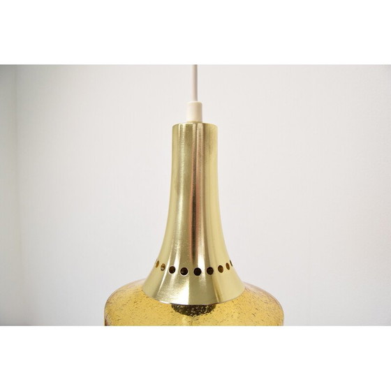 Image 1 of Paire de lampes suspendues en verre et laiton, Tchécoslovaquie 1960