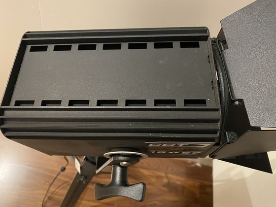 Image 1 of Spot de théâtre industriel sur trépied en bois ajustable - Led dimmable