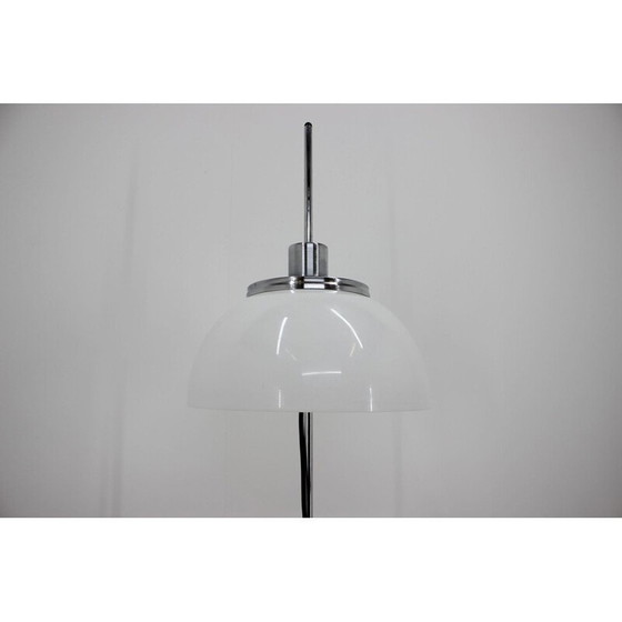 Image 1 of Lampadaire vintage en métal argenté par Harvey Guzzini