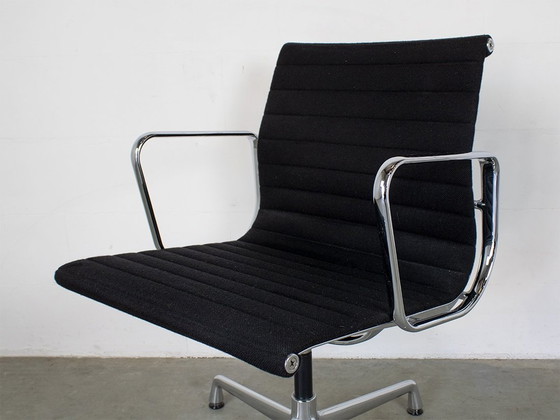 Image 1 of Vitra Ea 108 Chaise de conférence Design Charles Eames