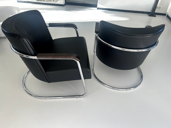 Image 1 of 2X Fauteuil Jan Des Bouvrie avec structure en chrome brillant. Accoudoirs rembourrés en Wenge. Design Jan Des Bouvrie.