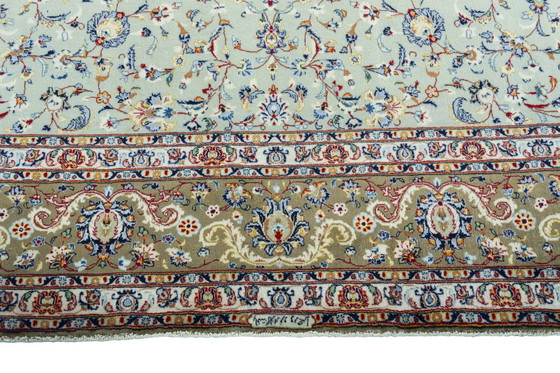 Image 1 of Tapis Keshan noué à la main 400 x 295 cm - Tapis persan avec signature en vert pistache