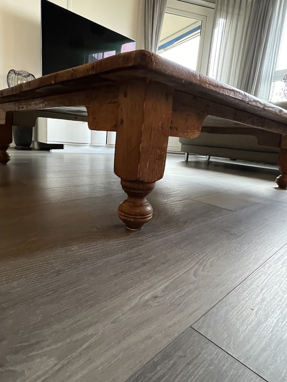 Image 1 of Table basse en bois