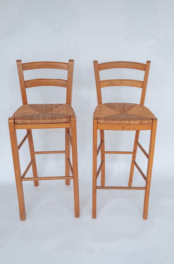 Image 1 of Ensemble de 2 tabourets de bar vintage en bois avec assise encastrée
