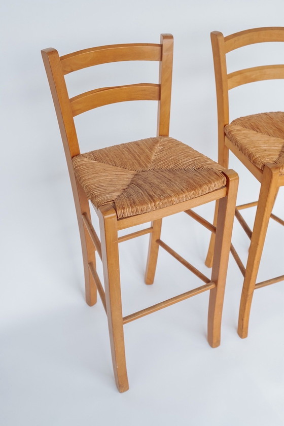 Image 1 of Ensemble de 2 tabourets de bar vintage en bois avec assise encastrée