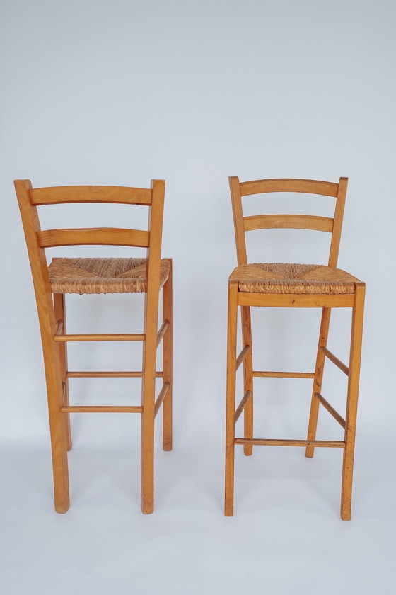 Image 1 of Ensemble de 2 tabourets de bar vintage en bois avec assise encastrée