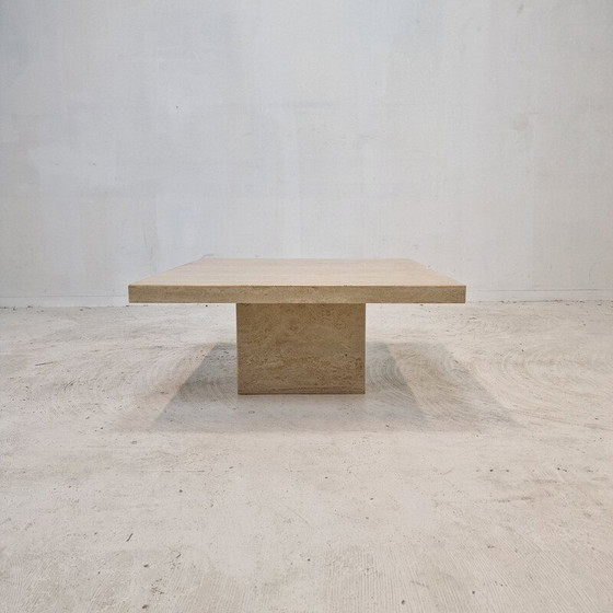 Image 1 of Table basse carrée en travertin, Italie 1980