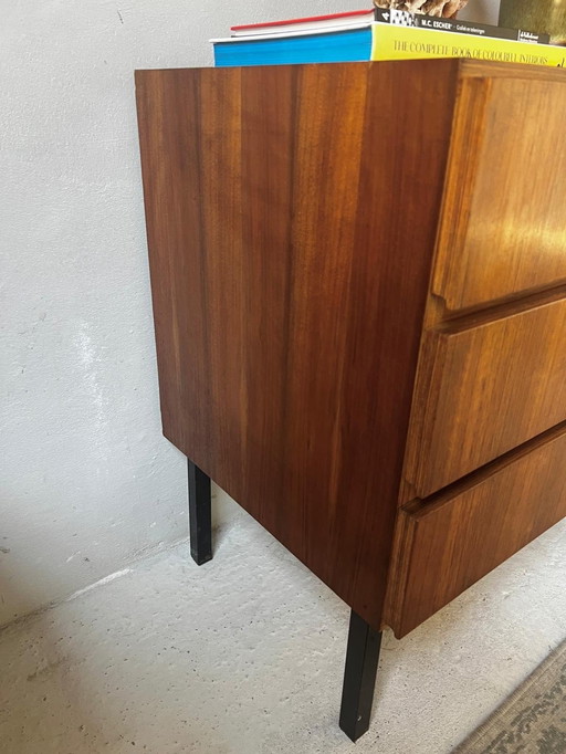 Commode 3 tiroirs 70s Placage sur pieds métalliques