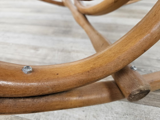 Image 1 of Fauteuil à bascule viennois du 20e siècle en bois et paille de Vienne