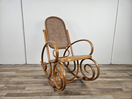 Fauteuil à bascule viennois du 20e siècle en bois et paille de Vienne