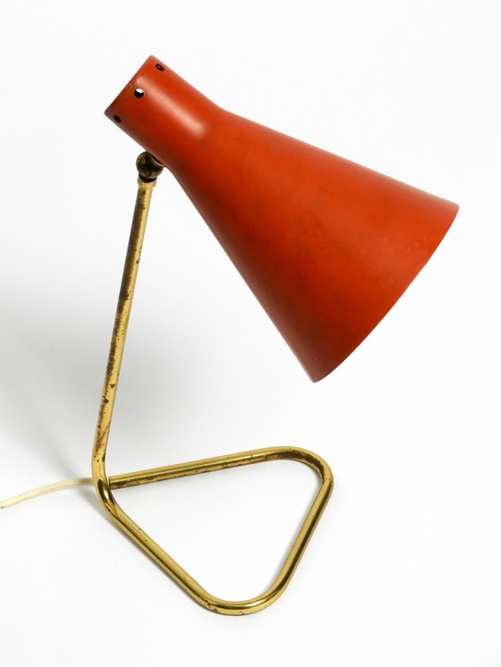 Image 1 of Rare grande lampe de table en laiton Mid Century Modern avec abat-jour rouge brique