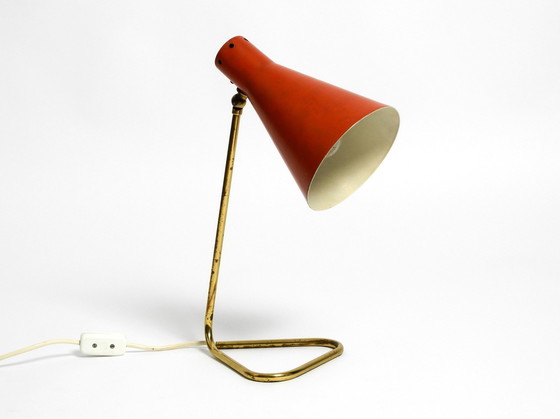 Image 1 of Rare grande lampe de table en laiton Mid Century Modern avec abat-jour rouge brique