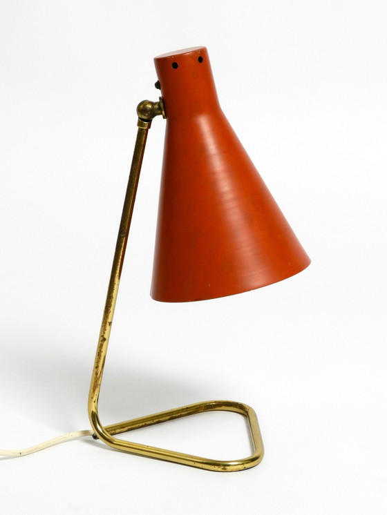 Image 1 of Rare grande lampe de table en laiton Mid Century Modern avec abat-jour rouge brique