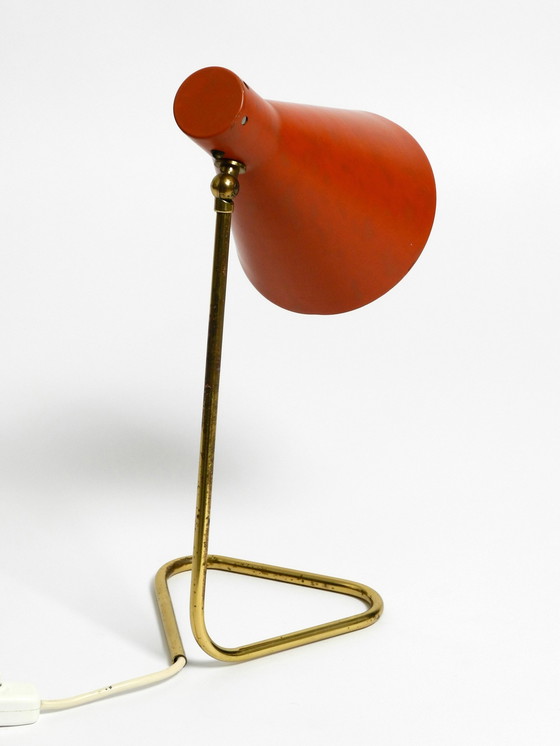 Image 1 of Rare grande lampe de table en laiton Mid Century Modern avec abat-jour rouge brique