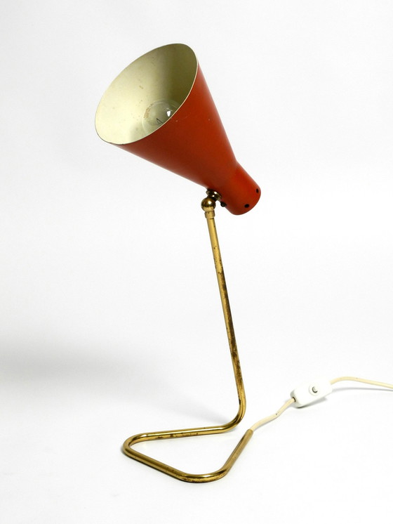 Image 1 of Rare grande lampe de table en laiton Mid Century Modern avec abat-jour rouge brique