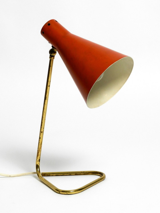 Image 1 of Rare grande lampe de table en laiton Mid Century Modern avec abat-jour rouge brique