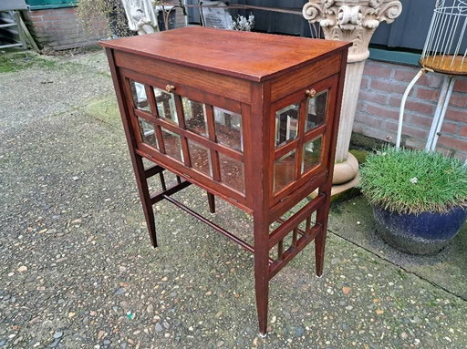 Ancienne table à thé classique, armoire à vin, bar à whisky avec 3 portes Dim. 56x34cm et 76cm de haut