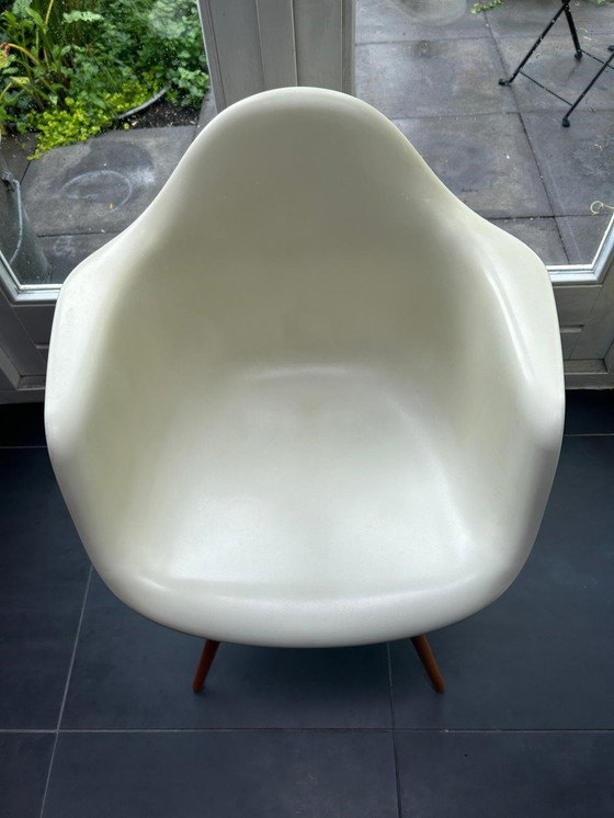 Image 1 of Vitra Eames Daw