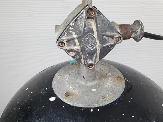 Image 1 of Lampe d'usine industrielle lourde. Lampe pendante en émail noir.