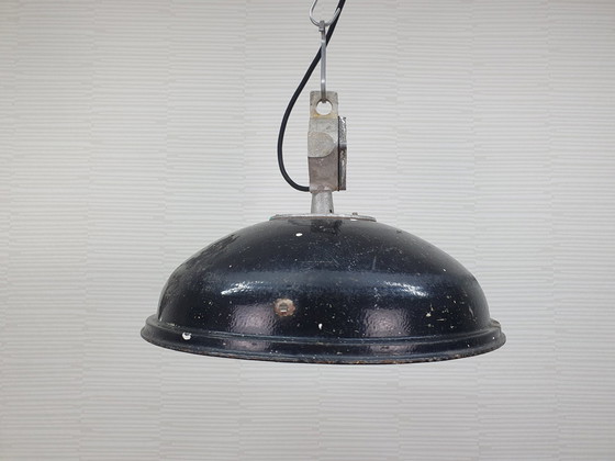 Image 1 of Lampe d'usine industrielle lourde. Lampe pendante en émail noir.