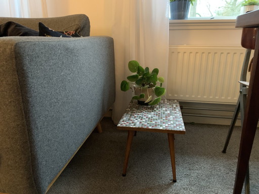 Table d'appoint avec carreaux décoratifs