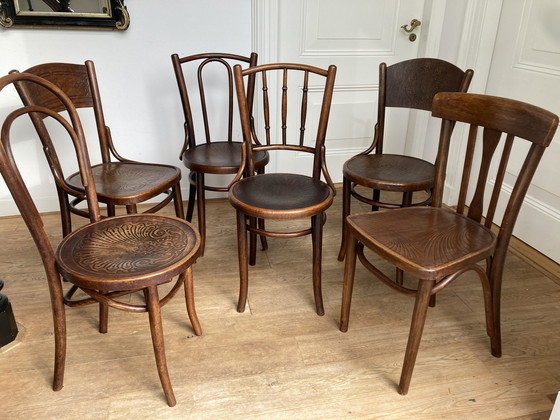 Image 1 of 6X chaises Thonet et autres chaises en bois courbé