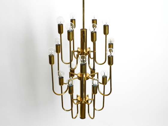 Image 1 of Magnifique lustre en laiton Mid Century à 18 bras et longue tige en laiton, à trois étages