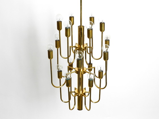 Image 1 of Magnifique lustre en laiton Mid Century à 18 bras et longue tige en laiton, à trois étages