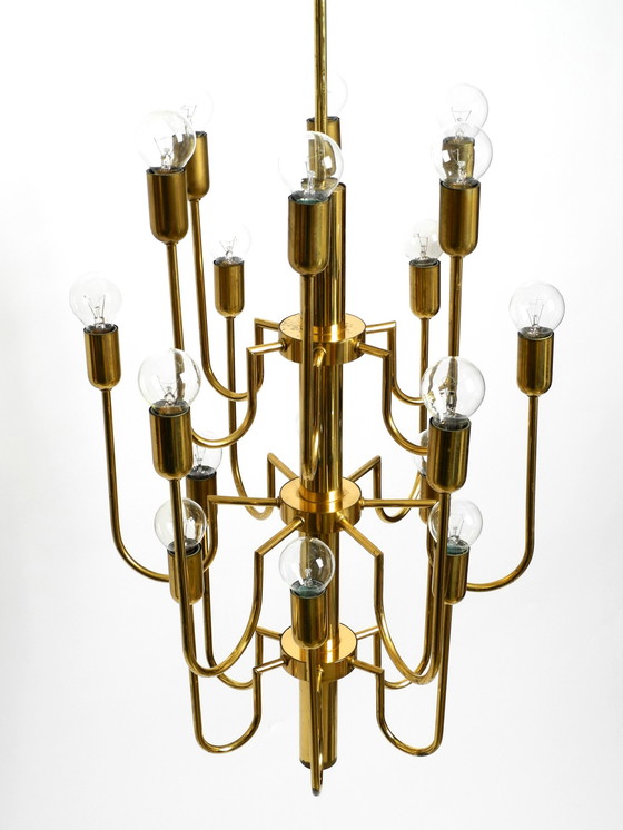 Image 1 of Magnifique lustre en laiton Mid Century à 18 bras et longue tige en laiton, à trois étages