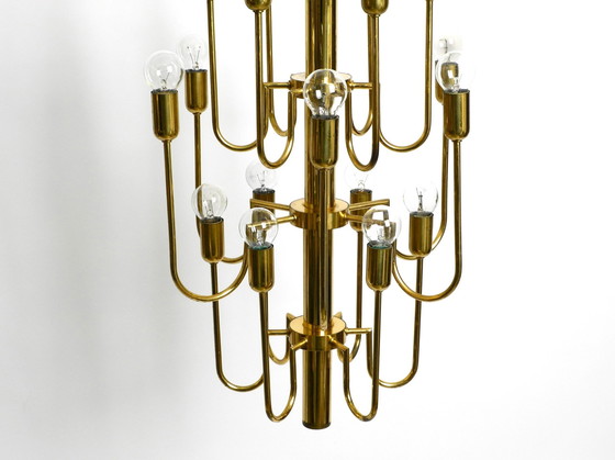 Image 1 of Magnifique lustre en laiton Mid Century à 18 bras et longue tige en laiton, à trois étages