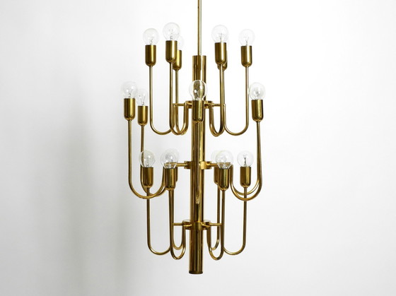 Image 1 of Magnifique lustre en laiton Mid Century à 18 bras et longue tige en laiton, à trois étages