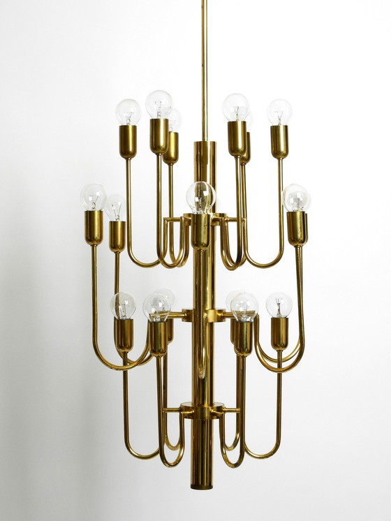 Image 1 of Magnifique lustre en laiton Mid Century à 18 bras et longue tige en laiton, à trois étages