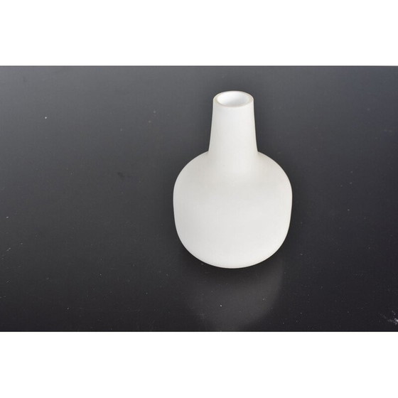 Image 1 of Paire d'appliques vintage en métal laiton et opaline par Stilnovo, 1960