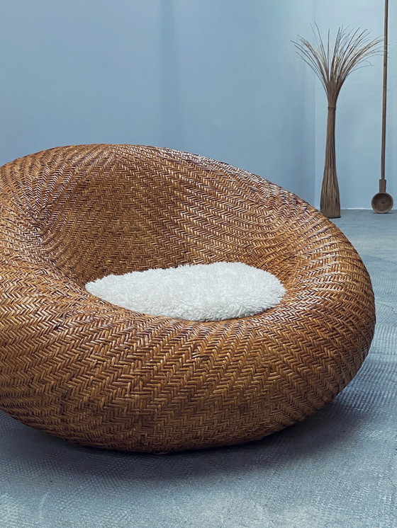 Image 1 of Rotin tressé "Mushroom" Chair Pille Fauteuil avec coussin en peau de mouton, France 1970Ers
