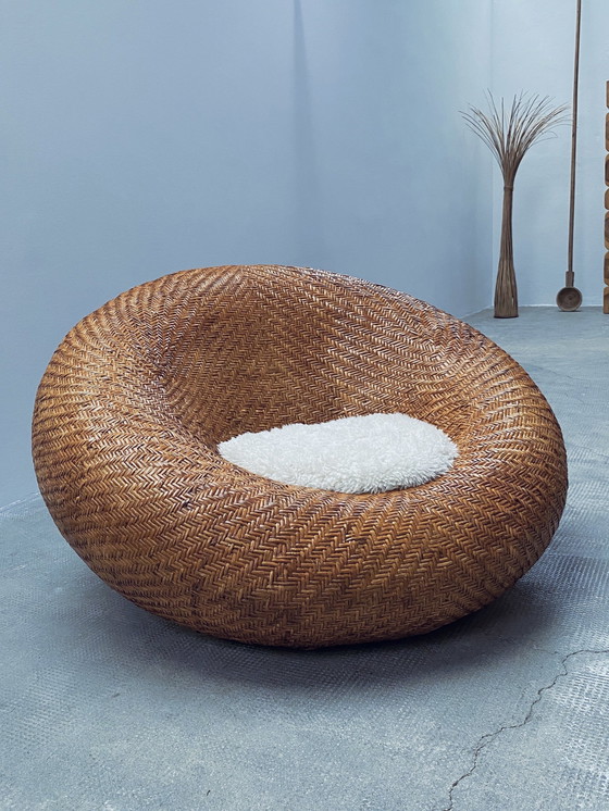 Image 1 of Rotin tressé "Mushroom" Chair Pille Fauteuil avec coussin en peau de mouton, France 1970Ers