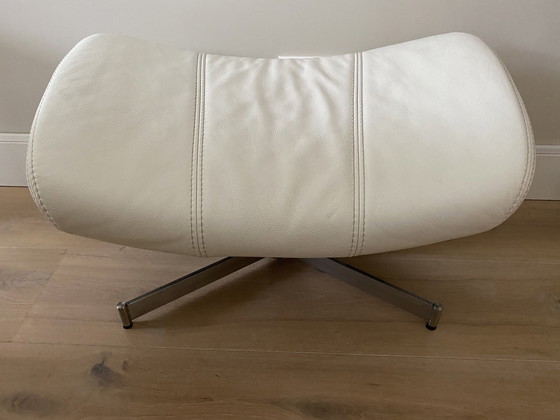 Image 1 of Hocker moderne en cuir blanc