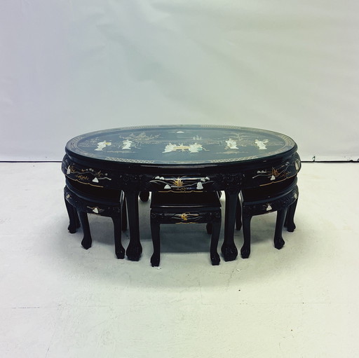 Table basse chinoise avec 6 tabourets assortis