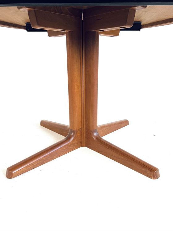 Image 1 of Table à manger danoise extensible Dyrlund '70