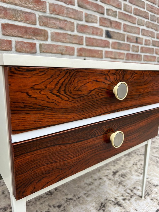 Image 1 of Commode vintage de l'ère spatiale sur pieds hauts