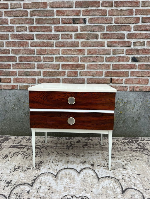 Commode vintage de l'ère spatiale sur pieds hauts