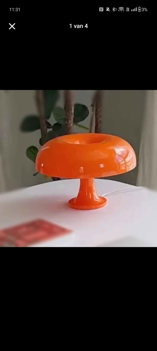 Lampe à poser en forme de champignon