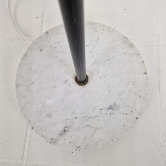 Image 1 of Lampadaire avec pied en marbre et verre opalin, Italie, années 1960