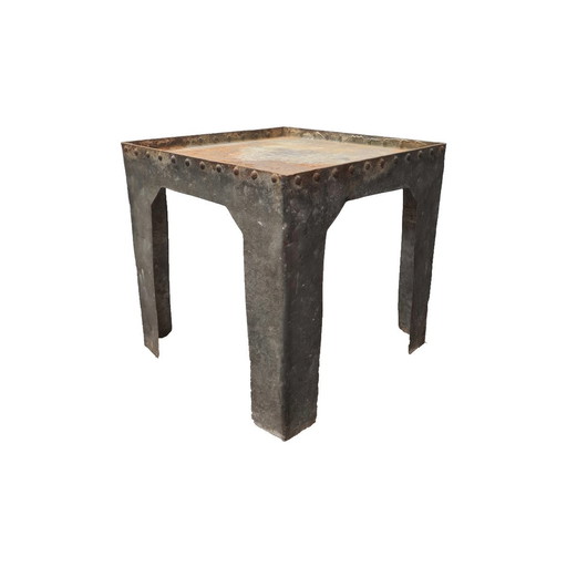 Table d'appoint industrielle en métal cloué, vers 1900