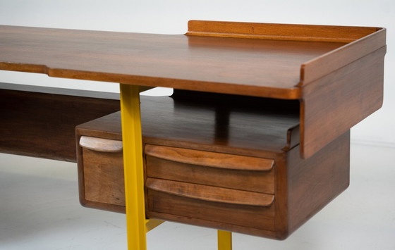 Image 1 of Bureau italien en bois, noyer et métal, Mid Century-Modern, Italie, 1960
