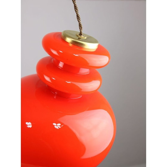 Image 1 of Lampe suspendue en verre rouge et laiton du Mid Century
