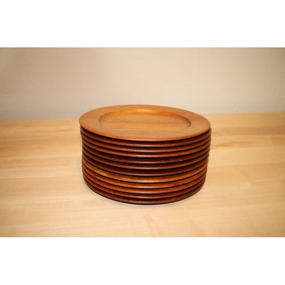 Image 1 of Ensemble de 12 assiettes vintage en teck massif par Wiggers, Danemark années 1960