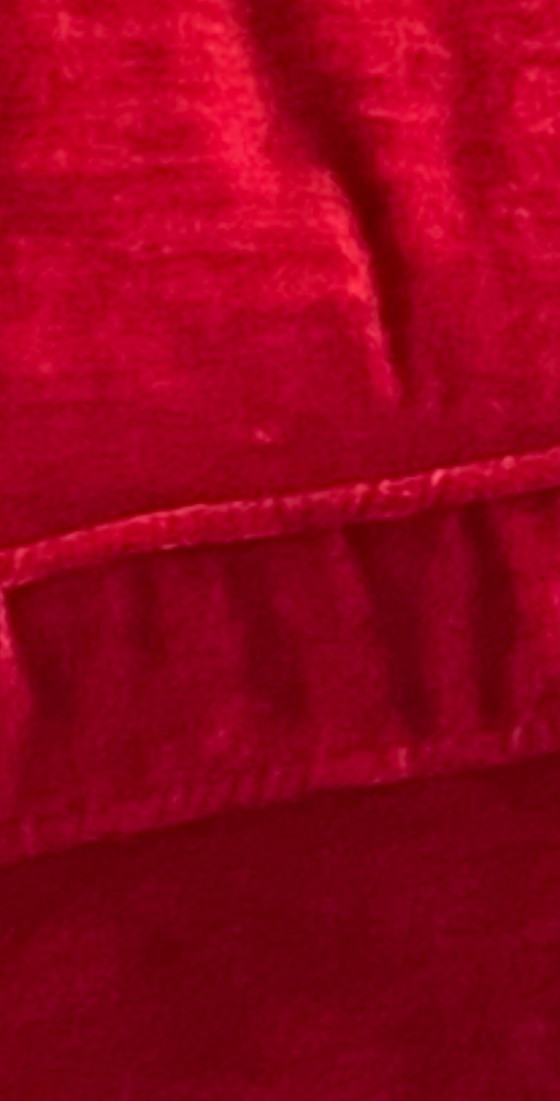 Image 1 of Canapé design en velours rouge