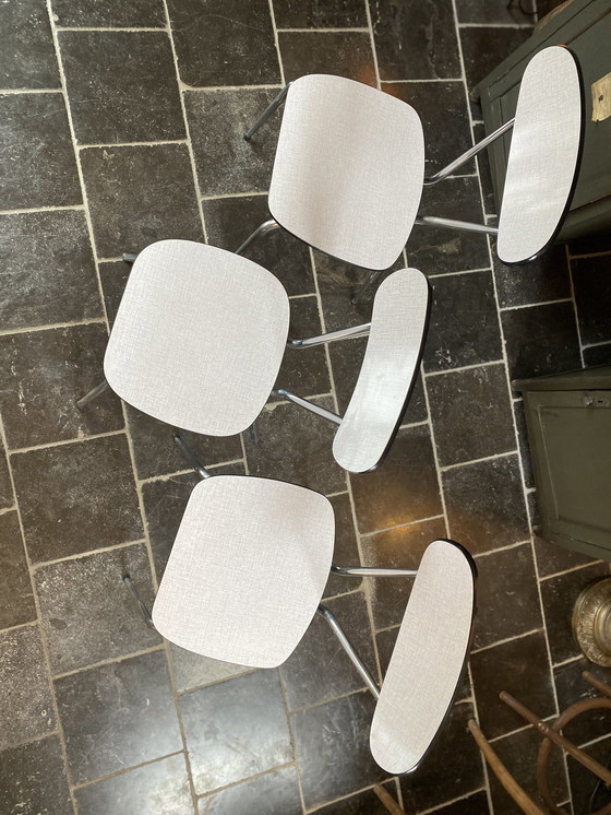 Image 1 of Ensemble de 3 chaises en Formica avec chrome en très bon état. 1960s.