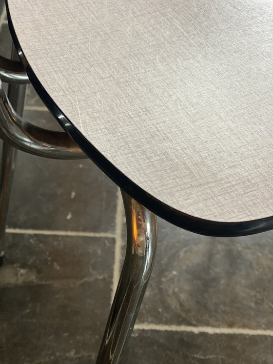 Image 1 of Ensemble de 3 chaises en Formica avec chrome en très bon état. 1960s.