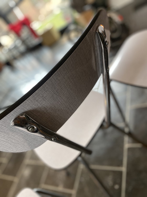 Image 1 of Ensemble de 3 chaises en Formica avec chrome en très bon état. 1960s.